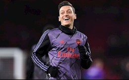 Sao trẻ Arsenal tiết lộ bất ngờ về Mesut Ozil