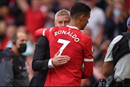 Ronaldo yêu cầu HLV Solskjaer thay đổi lối chơi cho MU