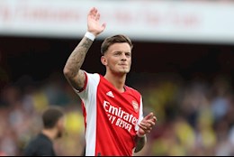 Mikel Arteta động viên Ben White trước trận gặp Brighton