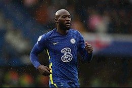 Lukaku sút đập cột dọc trước khung thành trống