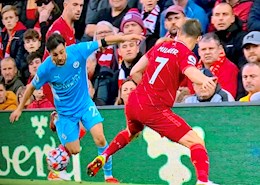 Tình huống khiến Pep nổi trận lôi đình trong trận gặp Liverpool