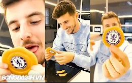 VIDEO: Mason Mount cũng theo trend tách kẹo Squid Game