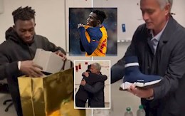 VIDEO: Lập cú đúp sau khi vào sân, sao trẻ Roma được thầy Mourinho tặng giày