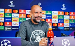 Pep Guardiola cạn lời trước trận derby Manchester