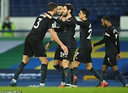 Hạ gục Everton, Man City cho MU hít khói trên BXH