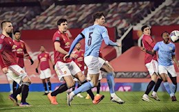 Vì sao Man United luôn bị trừng phạt ở các pha bóng cố định?