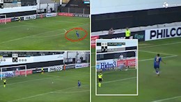 VIDEO: Cầu thủ sút 11m theo phong cách cực cồng kềnh và cái kết đắng lòng