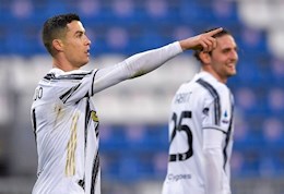 Ronaldo "xả xì-trét", Juventus thắng dễ Cagliari