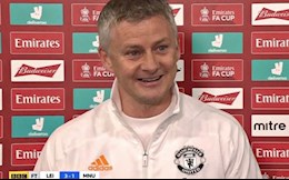 Solskjaer gây sốc khi cười tươi rói sau trận thua Leicester