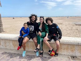 Marcelo bị cảnh sát Tây Ban Nha sờ gáy