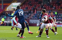 VAR gây tranh cãi trong trận Burnley 1-1 Arsenal