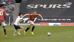 McTominay kêu oan sau pha "tay chân miệng" với Son Heung Min