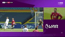 VAR giúp MU tránh khỏi phạt đền trước Leeds