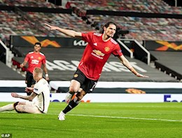 Neville ủng hộ MU giữ Cavani thay vì mua Kane