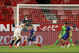 Thua Sevilla, Atletico mong manh trên ngôi đầu La Liga