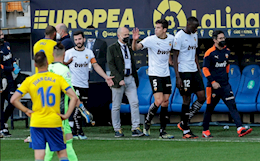 Không được bỏ trận đấu dù đối thủ phân biệt chủng tộc, HLV Valencia nhiếc móc La Liga