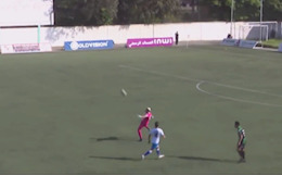 Video: Siêu phẩm "đốt lưới nhà" đỉnh cao của thủ môn Ma-rốc