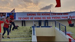 Thua Thanh Hóa, CĐV Hải Phòng căng băng rôn đòi sa thải Chủ tịch CLB