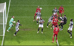 Phân tích bàn thắng của Alisson Becker: Bản năng hay tính toán?