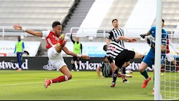 Trở lại hậu sốt rét, Aubameyang thừa nhận mệt gần chết trước Newcastle