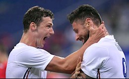 Lập cú đúp cho Pháp, Giroud vẫn chỉ trích đồng đội gay gắt