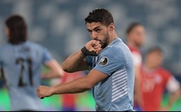 Hài hước tình huống Luis Suarez câu giờ thô thiển trước Chile