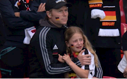 Hành động xấu xí của CĐV Anh ở tình huống bé gái fan Đức khóc nức nở