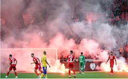 Bị đe dọa tính mạng, trọng tài vẫn có pha check VAR dũng cảm ở Israel