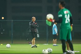 HLV Park Hang Seo đích thân ném bóng kiểm tra thủ môn ĐT Việt Nam