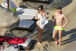 Jorginho ôm hôn bạn gái có “vòng 1” khủng