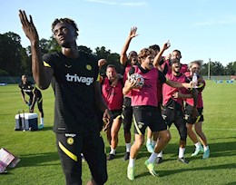 Vẻ mặt giận dỗi cả thế giới của Tammy Abraham sau khi nhận án phạt từ Tuchel