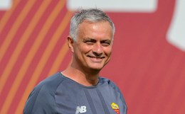 Mourinho vào tận trang cá nhân của Granit Xhaka để bình luận