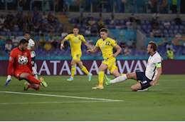 VIDEO: Thủ môn Ukraine từ chối cú hat-trick của Harry Kane