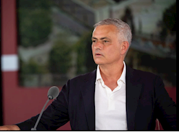 VIDEO: Mourinho gặp sự cố đầu tiên ở Roma