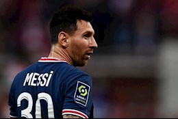 Những bức hình "không quen" của Lionel Messi trong lần đầu khoác áo PSG