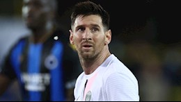 HLV Lyon yêu cầu học trò đá rắn với Messi