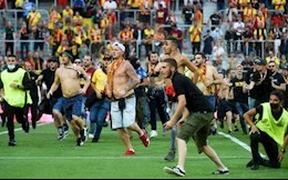Ligue 1 chứng kiến thêm 1 vụ bạo loạn, CĐV tràn vào sân