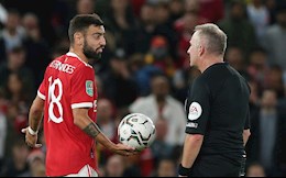 Bruno Fernandes chơi ăn gian trước West Ham và cái kết