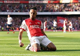 Aubameyang tái hiện màn ăn mừng kinh điển của Thierry Henry