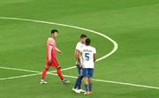 Son Heung-min can 2 cầu thủ Chile đánh nhau