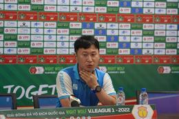 HLV Hàn Quốc nhận sai lầm khi thay người sớm ở trận hoà Nam Định