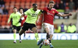 MU ký hợp đồng với trung vệ trẻ