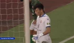 Thủ môn Bùi Tiến Dũng mắc lỗi trong bàn thua của CLB TP.HCM 