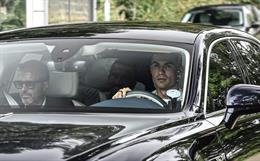 NÓNG: Ronaldo có mặt tại bản doanh MU, chuẩn bị chốt tương lai