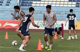 Ngại ngoại binh, Duy Mạnh quay ra "bắt nạt" sao trẻ của Hà Nội FC