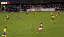 VIDEO: Sao trẻ Arsenal lập siêu phẩm ghi bàn từ giữa sân