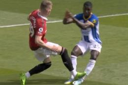 Scott McTominay thoát thẻ đỏ khó tin trước Brighton