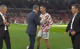 VIDEO: Cristiano Ronaldo khiến Jamie Carragher bẽ mặt