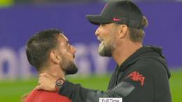 Jurgen Klopp túm cổ Bruno sau trận thua của Liverpool trước MU