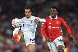 Alexander-Arnold và Joe Gomez thật đáng thương